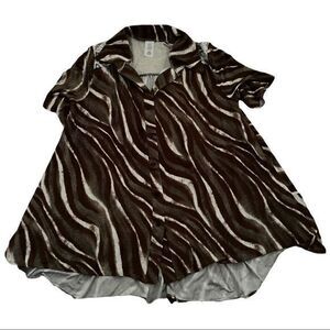 Sol R.H.R Women Button Up Blouse Hi-Low Collared Short Sleeve Animal Print Small